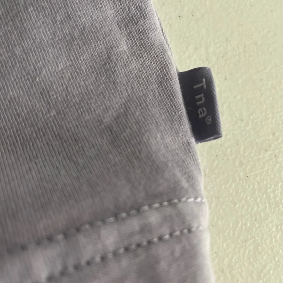 TNA Aritzia Laid Back T-Shirt Small Cropped Classic Fit Crewneck Boxy Lilac - Picture 7 of 10